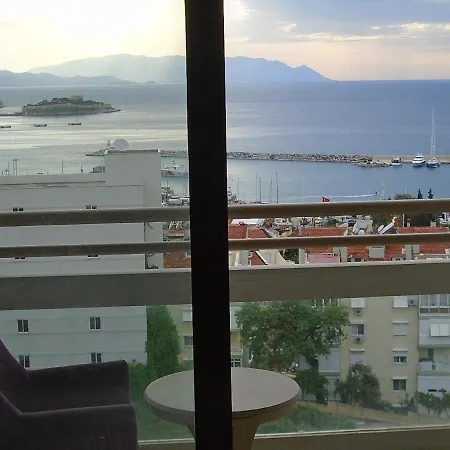 Esat Kuşadası