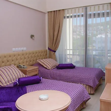 Esat Otel Kuşadası