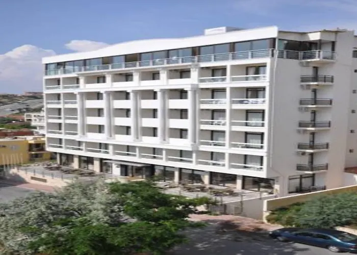 Esat Kusadası