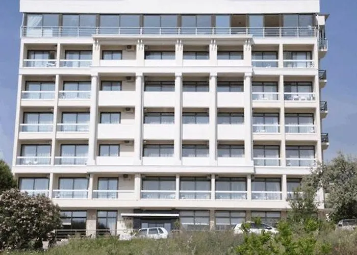 Esat 3* クシャダス